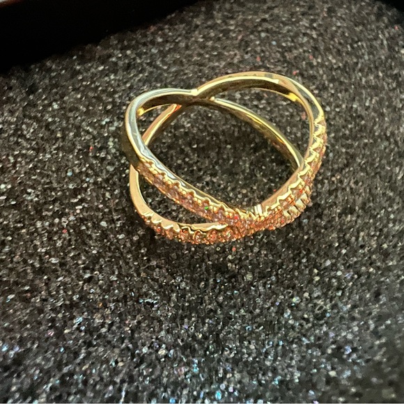 ⭐️ Firm Price ⭐️ Never worn 14k gold plated ring size 7 - Picture 2 of 6